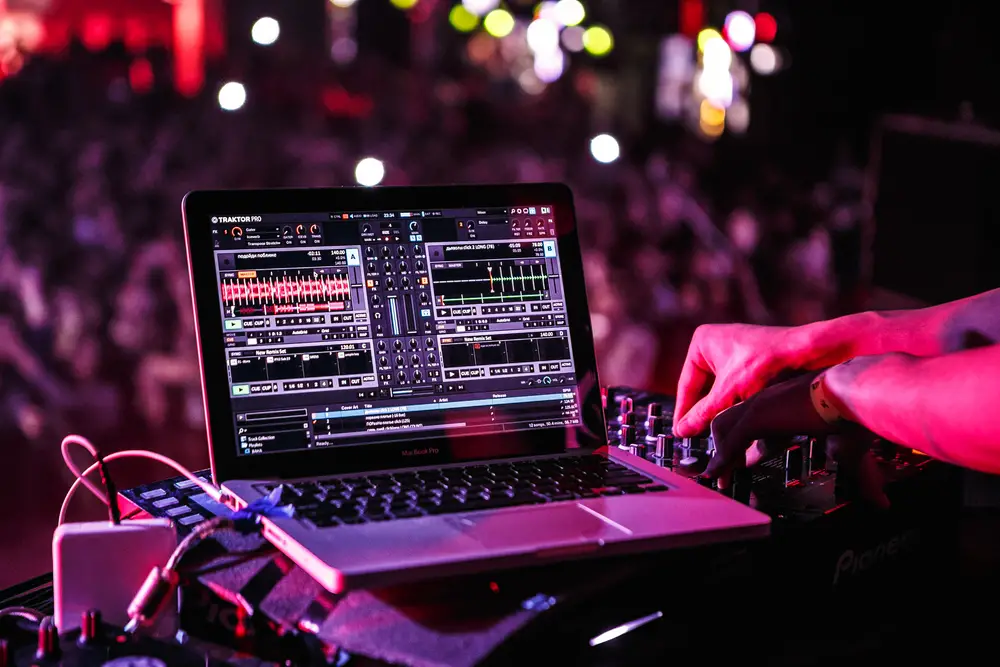 How To Become A DJ Using A Laptop (Beginners Guide)