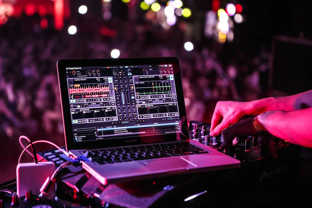 How To A DJ Using A Laptop (Beginners Guide)