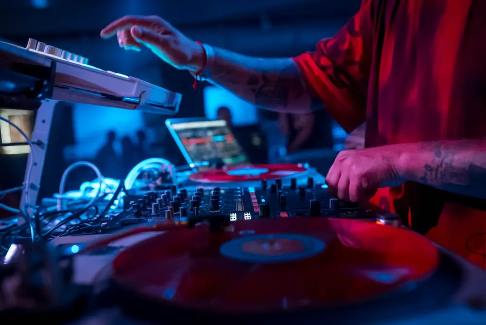 How Do DJs Improve Transitions