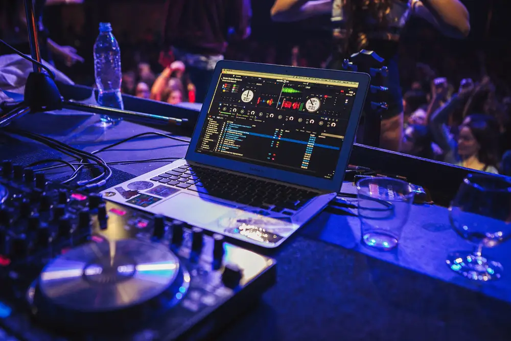 How Do I Connect My Serato DJ Controller To My Laptop